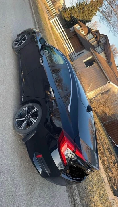 2017 Honda Civic 10th Gen - Image 2 of 6
