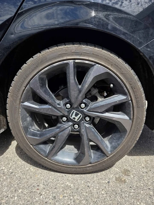 2017 Honda Civic 10th Gen - Image 8 of 19