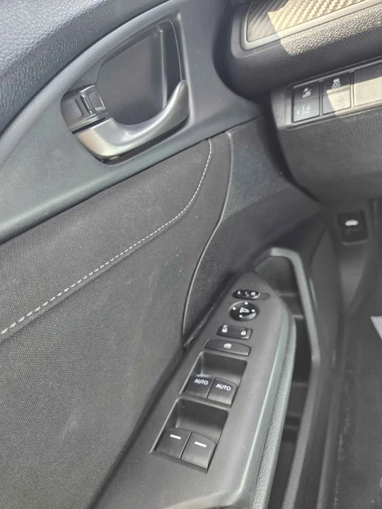 2017 Honda Civic 10th Gen - Image 12 of 19