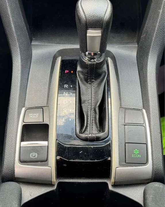 2017 Honda Civic 10th Gen - Image 17 of 20