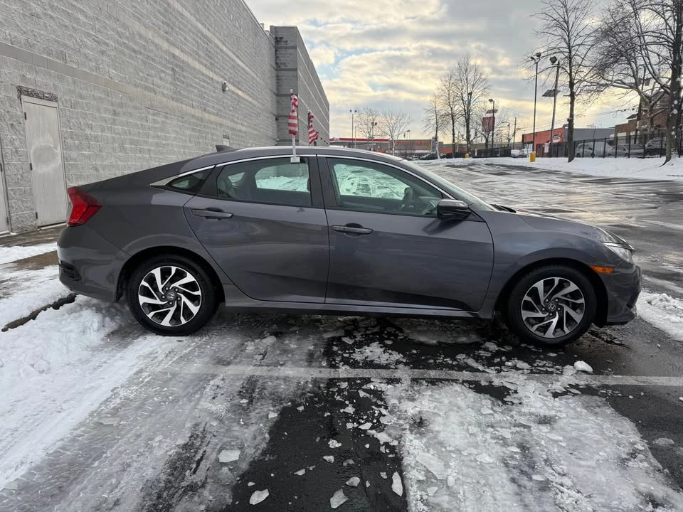 2017 Honda Civic 10th Gen - Image 8 of 18