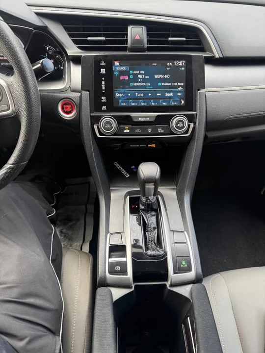 2017 Honda Civic 10th Gen - Image 16 of 18