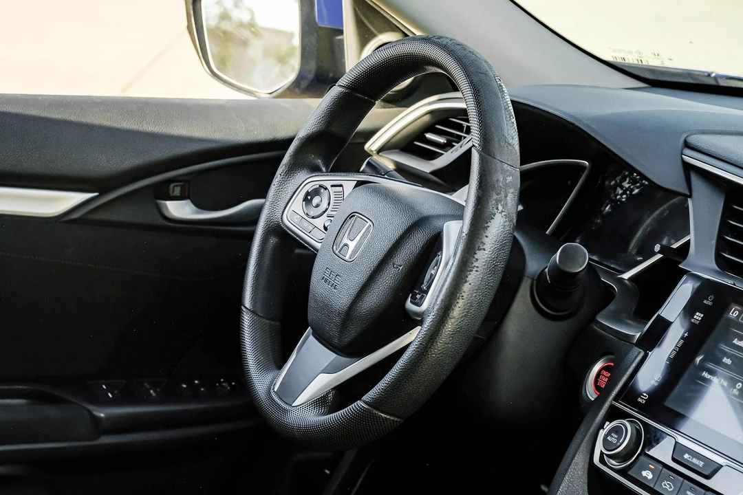 2017 Honda Civic 10th Gen - Image 14 of 31