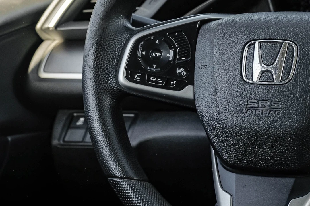 2017 Honda Civic 10th Gen - Image 16 of 31