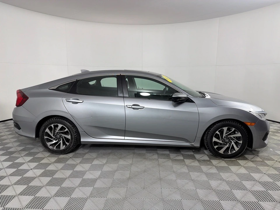 2017 Honda Civic 10th Gen - Image 4 of 12