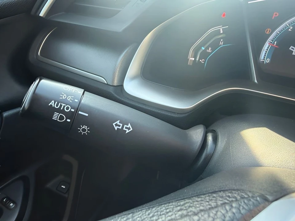 2017 Honda Civic 10th Gen - Image 16 of 31