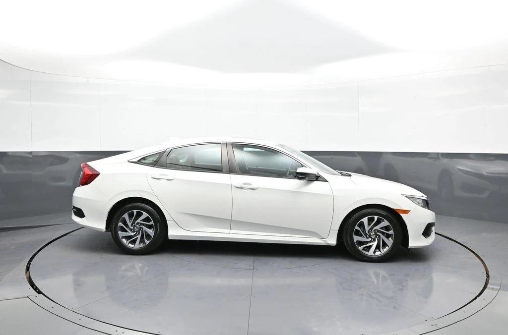 2017 Honda Civic 10th Gen - Image 5 of 12