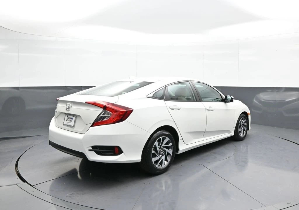 2017 Honda Civic 10th Gen - Image 6 of 12