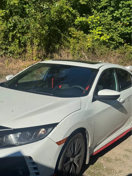 2017 Honda Civic 10th Gen - Image 4 of 9