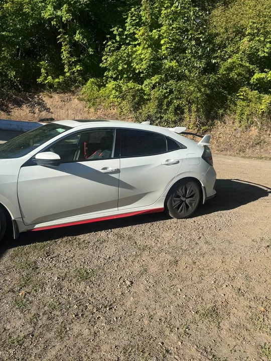 2017 Honda Civic 10th Gen - Image 6 of 9