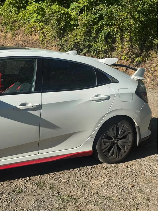 2017 Honda Civic 10th Gen - Image 5 of 9