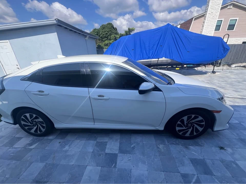 2017 Honda Civic 10th Gen - Image 4 of 9