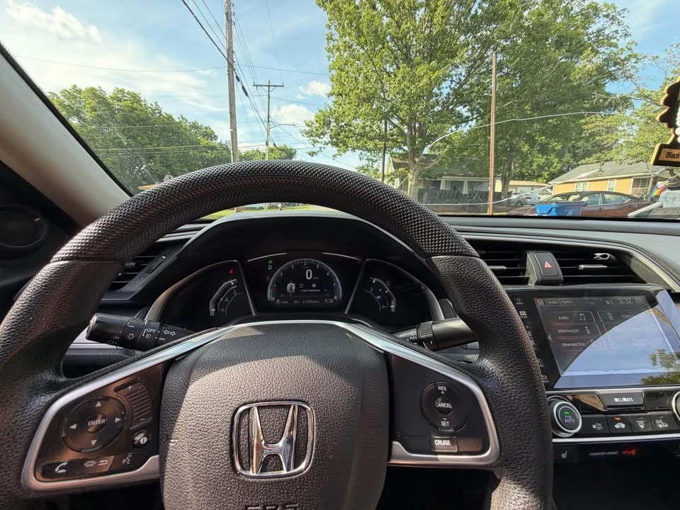 2017 Honda Civic 10th Gen - Image 5 of 6