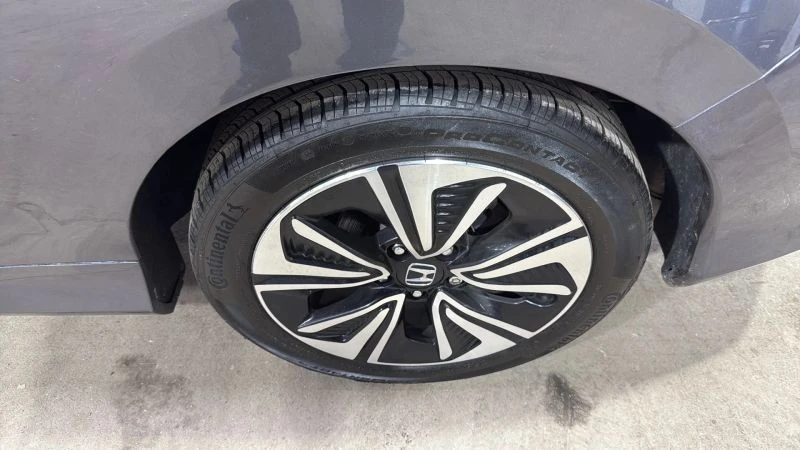 2017 Honda Civic 10th Gen - Image 9 of 12