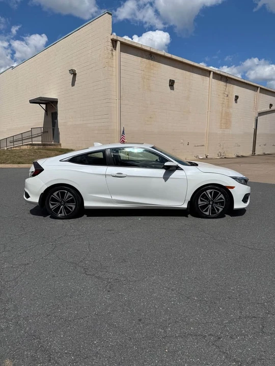 2017 Honda Civic 10th Gen - Image 6 of 20