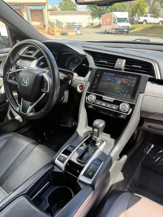2017 Honda Civic 10th Gen - Image 15 of 20
