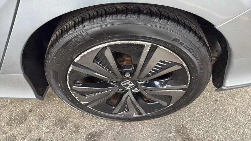 2017 Honda Civic 10th Gen - Image 9 of 12