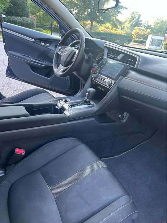 2017 Honda Civic 10th Gen - Image 9 of 10