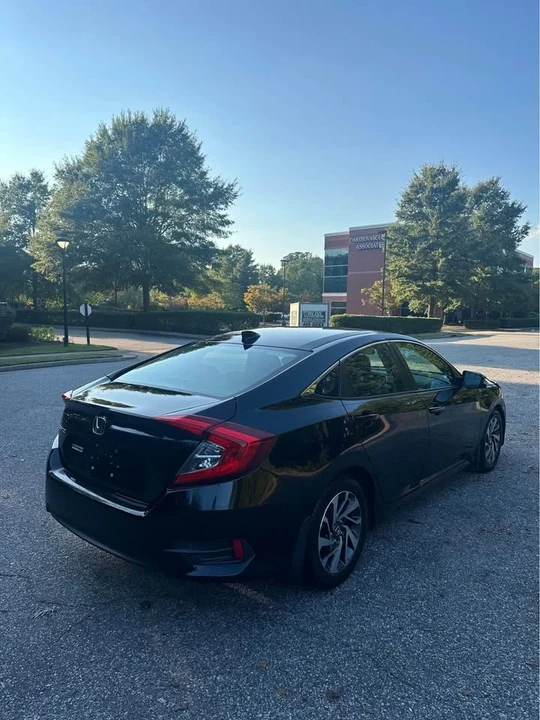 2017 Honda Civic 10th Gen - Image 3 of 10