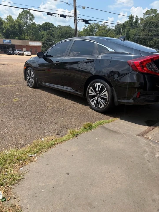 2017 Honda Civic 10th Gen - Image 2 of 8