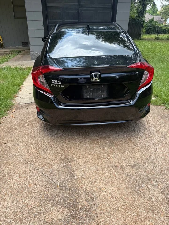 2017 Honda Civic 10th Gen - Image 6 of 8