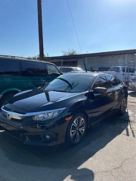 2017 Honda Civic 10th Gen - Image 2 of 3