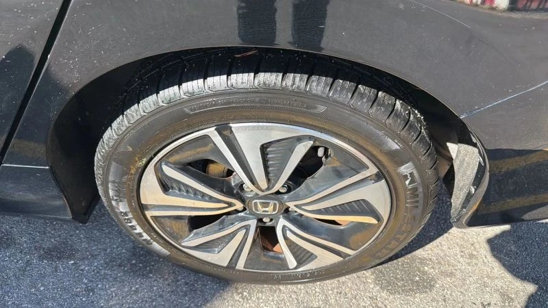2017 Honda Civic 10th Gen - Image 9 of 12