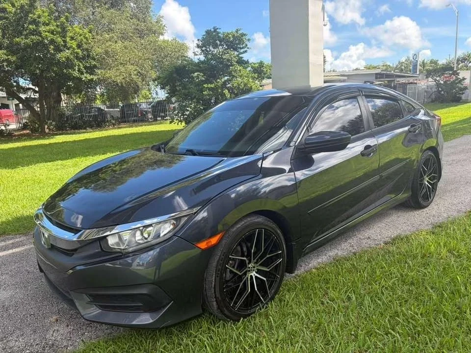 2017 Honda Civic 10th Gen - Image 2 of 7