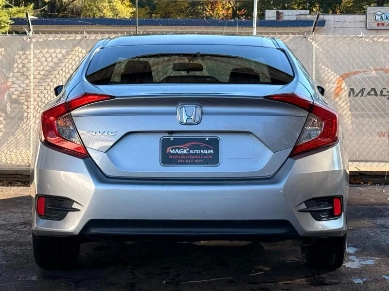 2017 Honda Civic 10th Gen - Image 10 of 12