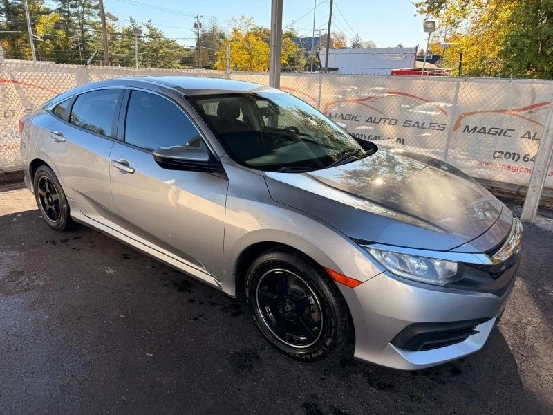 2017 Honda Civic 10th Gen - Image 7 of 12