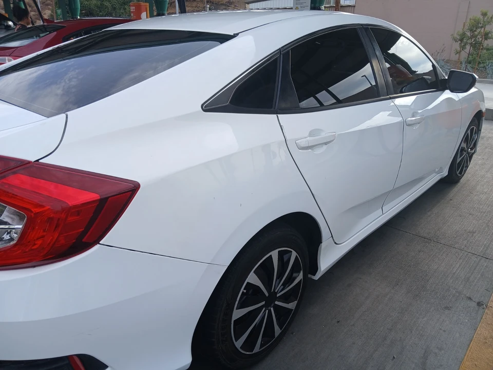 2017 Honda Civic 10th Gen - Image 20 of 20