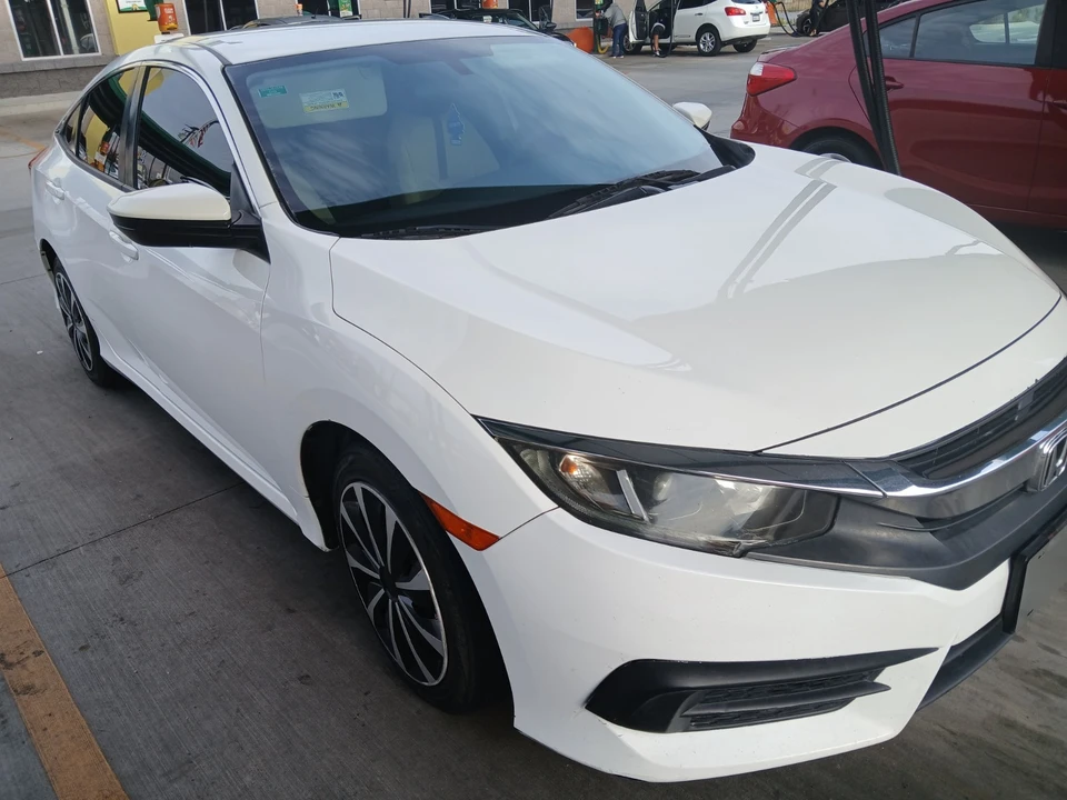 2017 Honda Civic 10th Gen - Image 19 of 20