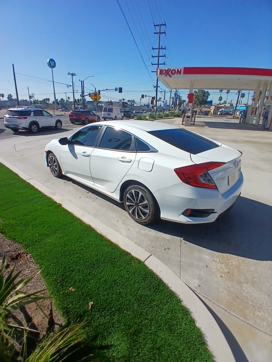 2017 Honda Civic 10th Gen - Image 6 of 20