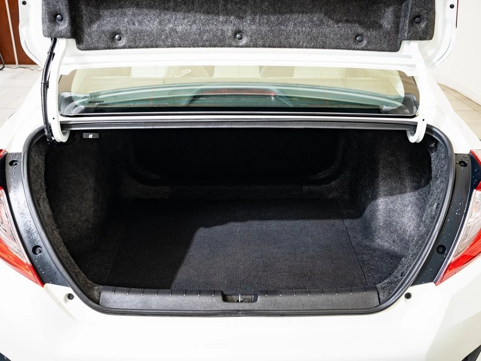 2017 Honda Civic 10th Gen - Image 16 of 21