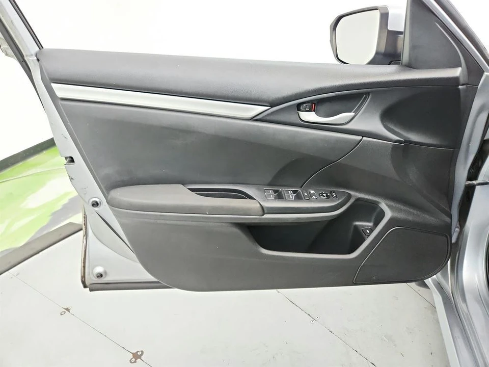 2017 Honda Civic 10th Gen - Image 21 of 31