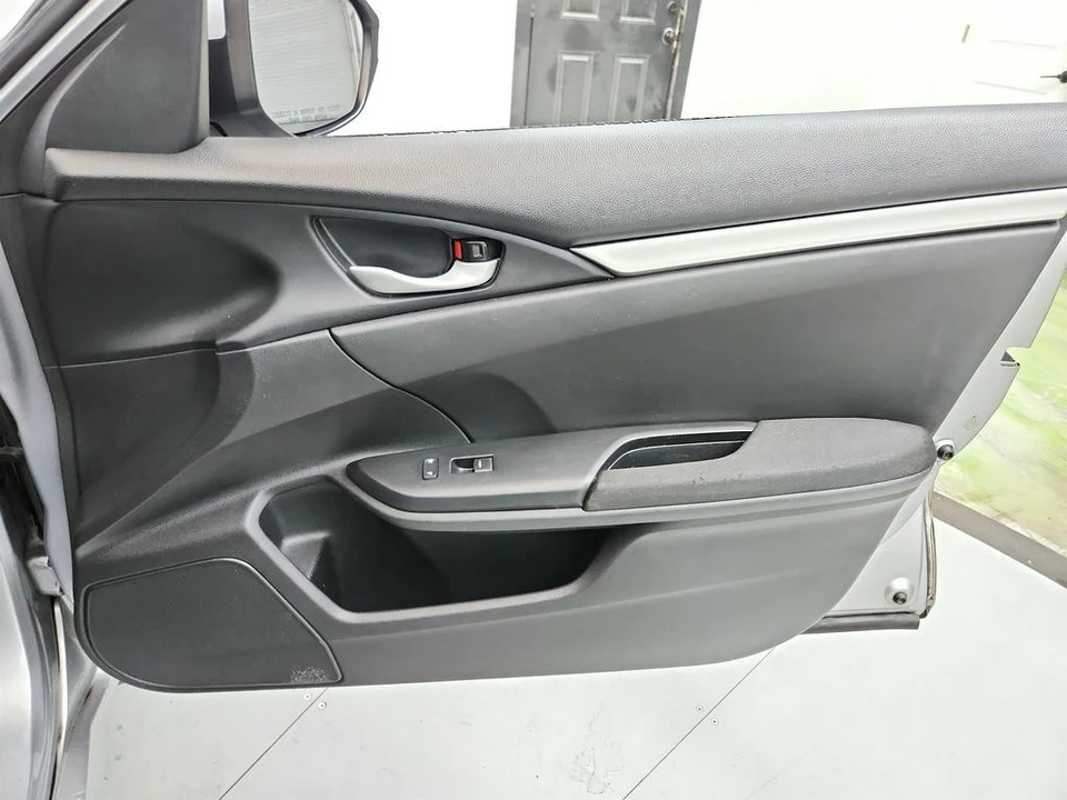 2017 Honda Civic 10th Gen - Image 26 of 31