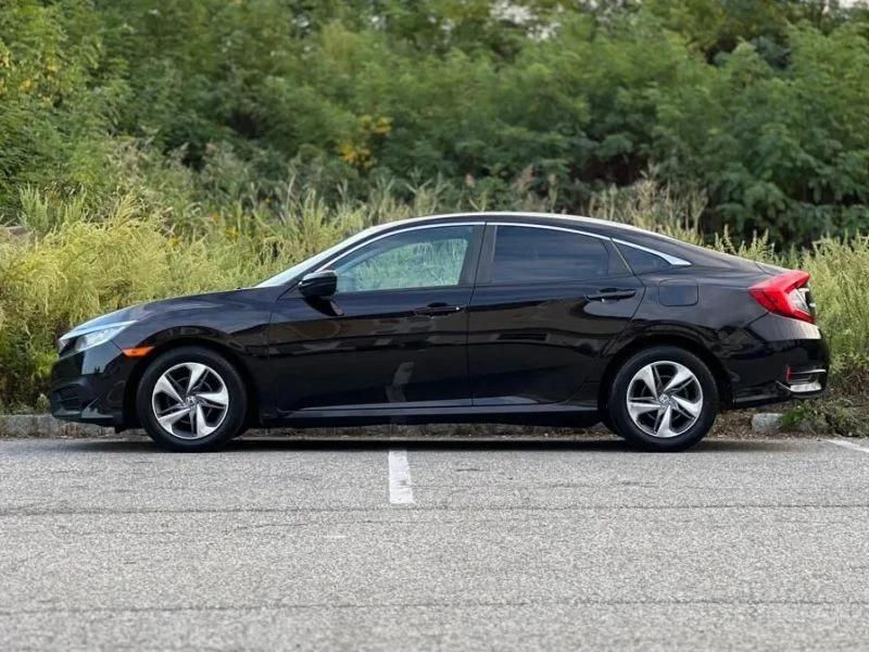 2017 Honda Civic 10th Gen - Image 5 of 12