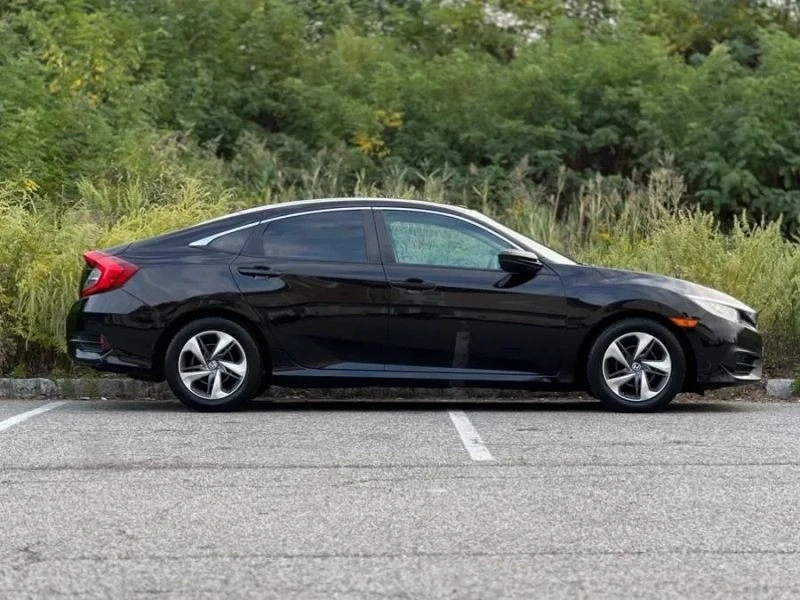 2017 Honda Civic 10th Gen - Image 9 of 12