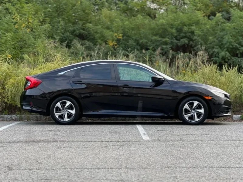 2017 Honda Civic 10th Gen - Image 9 of 12