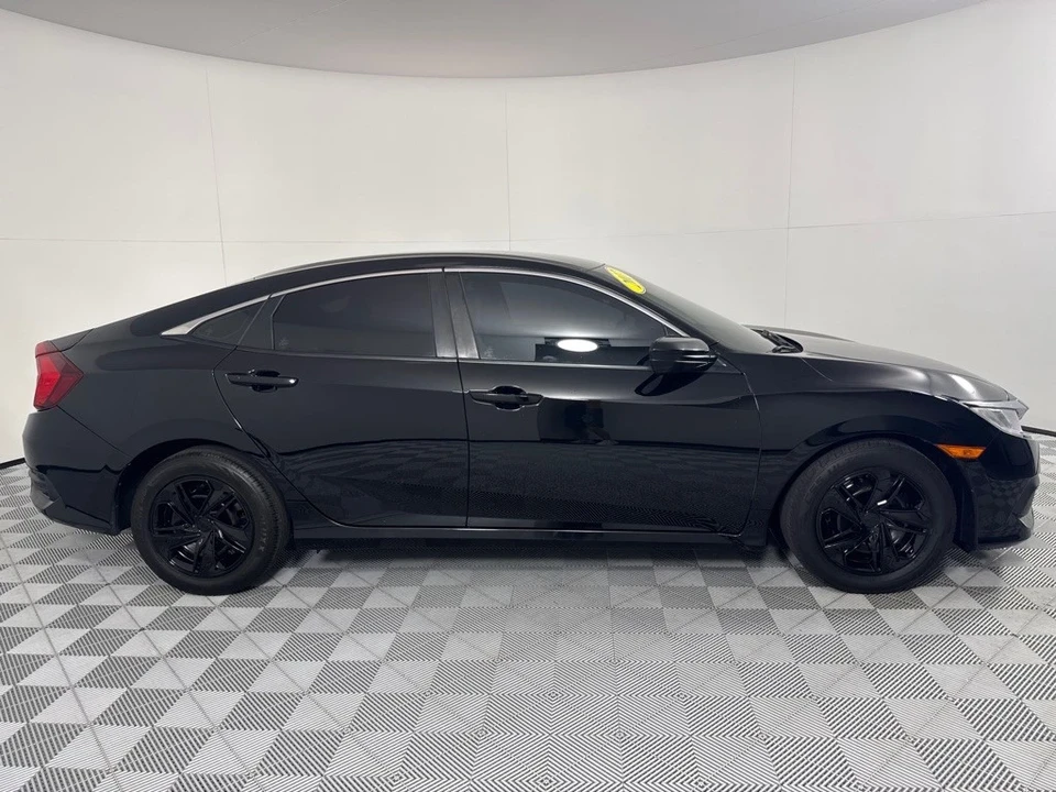 2017 Honda Civic 10th Gen - Image 4 of 12