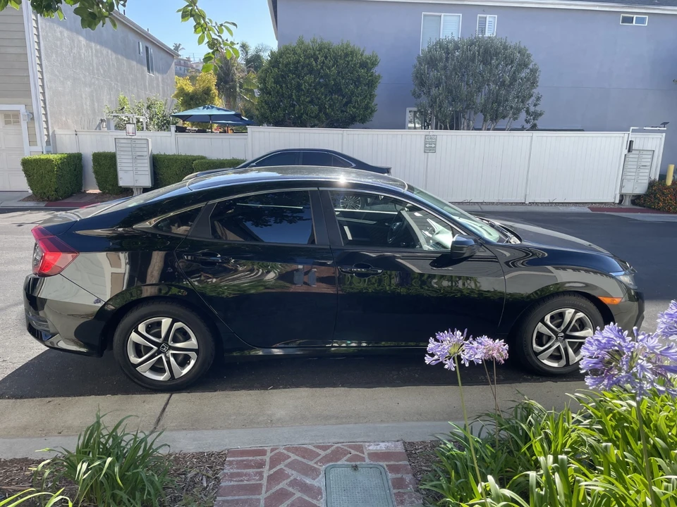 2017 Honda Civic 10th Gen - Image 3 of 13