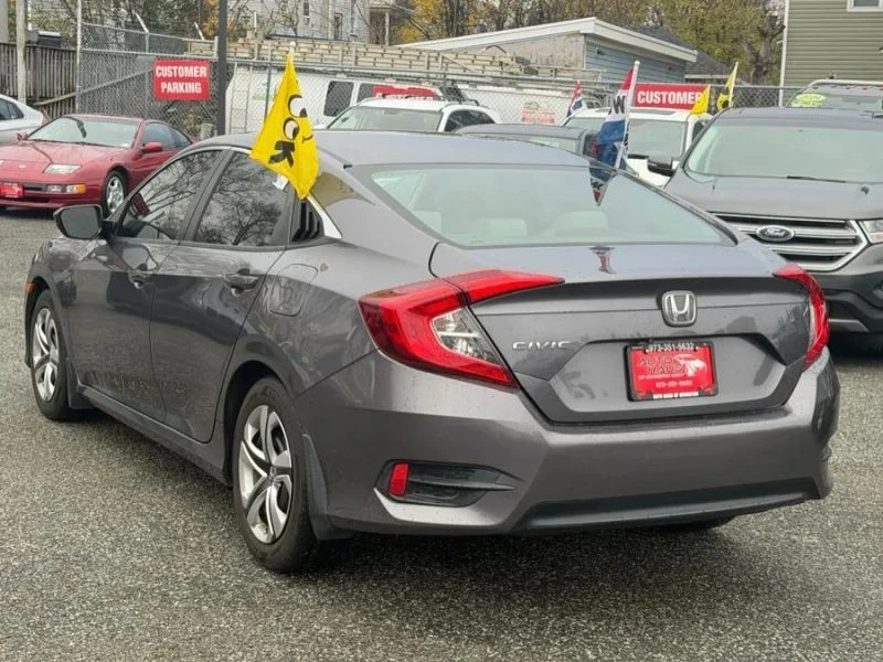 2017 Honda Civic 10th Gen - Image 6 of 12