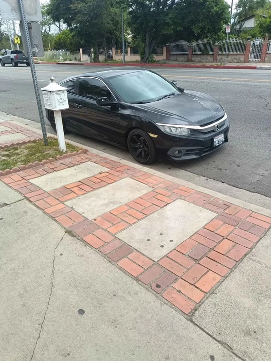 2017 Honda Civic 10th Gen - Image 4 of 5