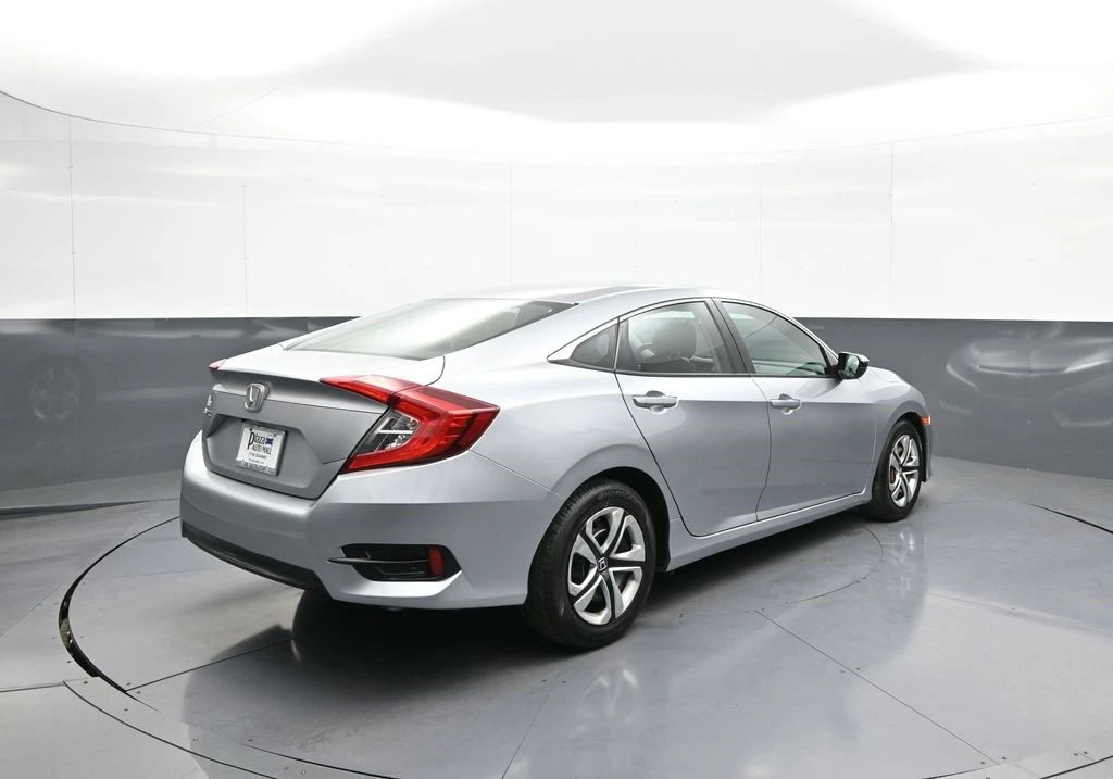 2017 Honda Civic 10th Gen - Image 6 of 12