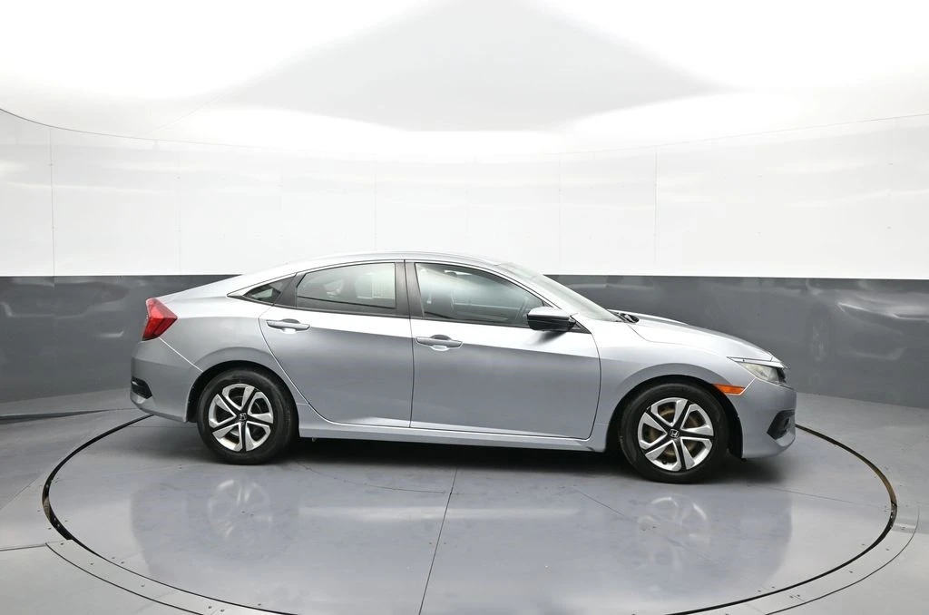 2017 Honda Civic 10th Gen - Image 5 of 12