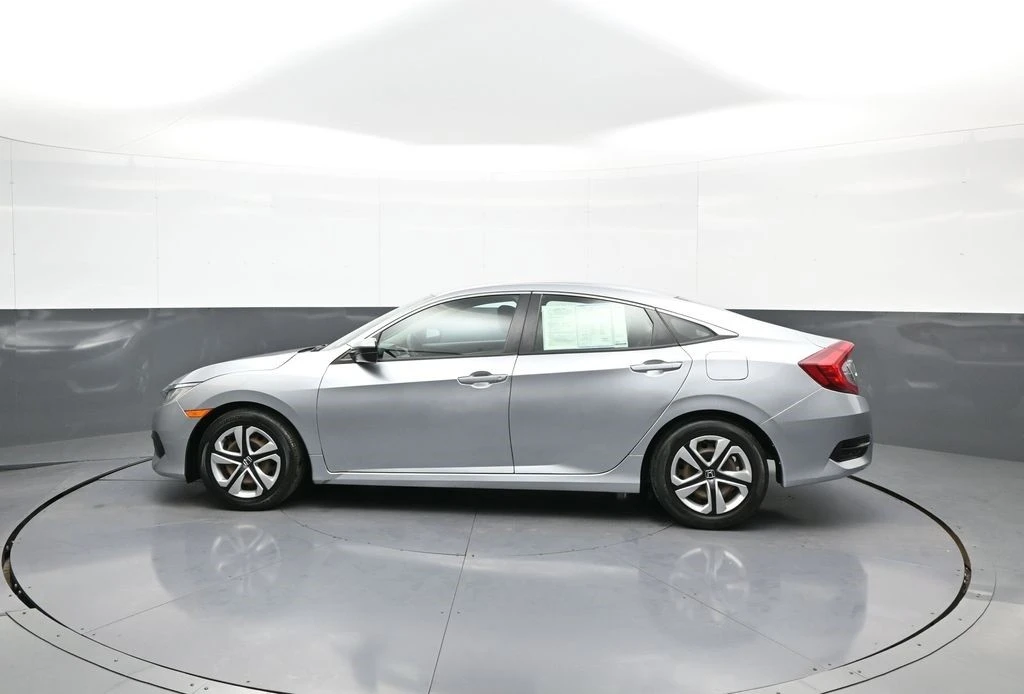 2017 Honda Civic 10th Gen - Image 9 of 12