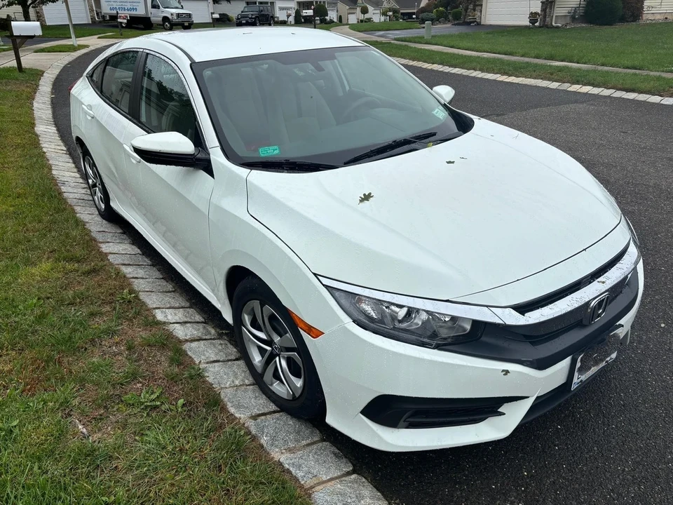 2017 Honda Civic 10th Gen - Image 3 of 12