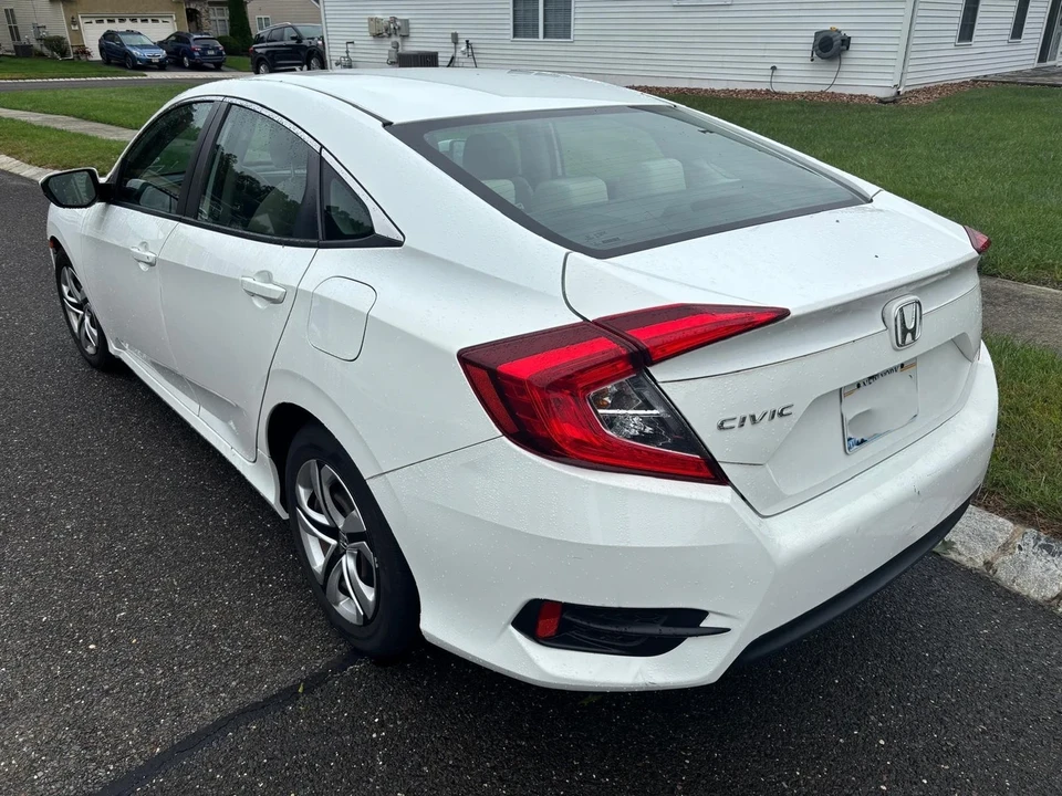 2017 Honda Civic 10th Gen - Image 4 of 12