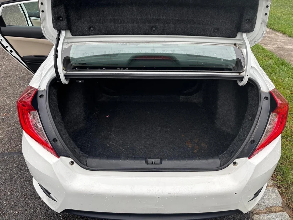 2017 Honda Civic 10th Gen - Image 10 of 12
