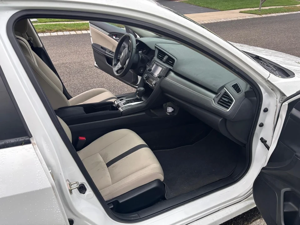 2017 Honda Civic 10th Gen - Image 9 of 12